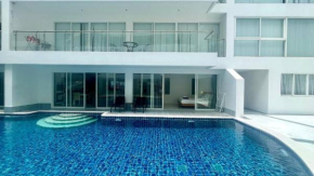 B14 Pool Access partial Seaview 2brs 1 bath Karon